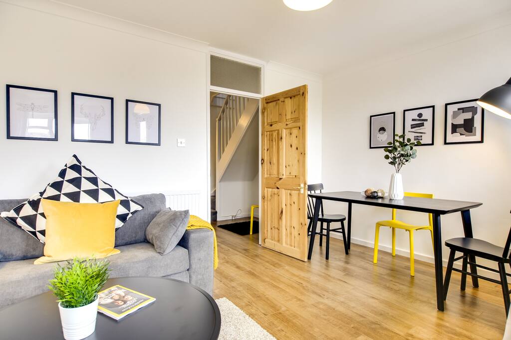 You'll have everything you need; a chic and colourful living and dining area...