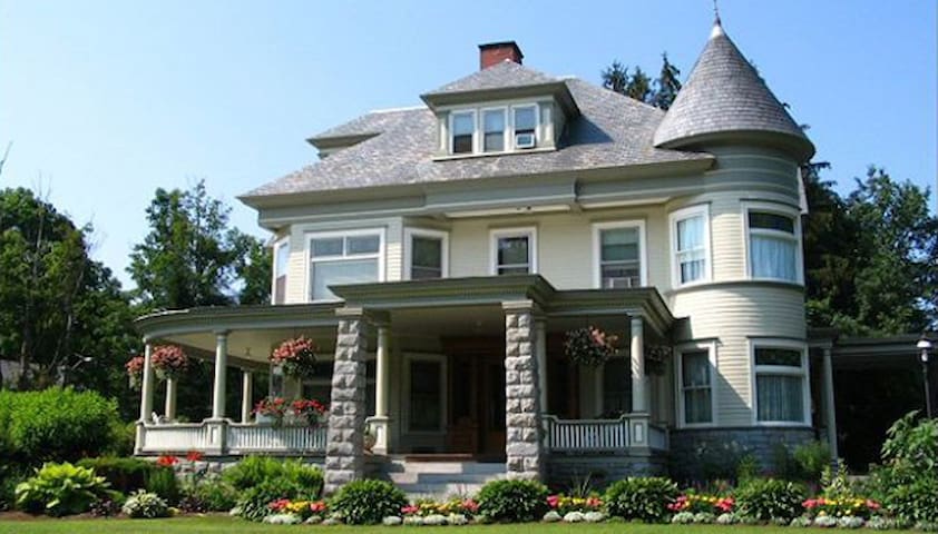 Garden Chamber at the Cornerstone Victorian B&B