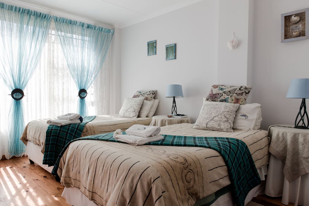 Oyster room with two single beds