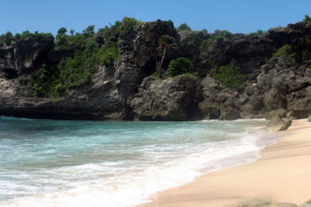 pantai balangan yg berjarak 1 km dari Amira Paviljun