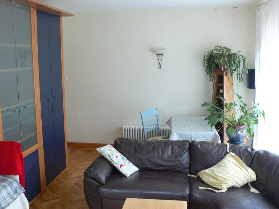 Room from window end
