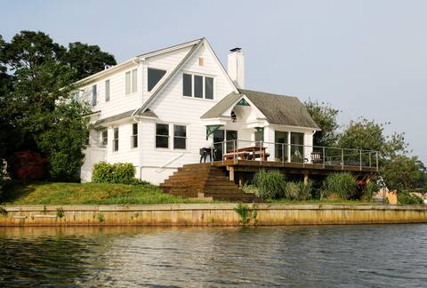 Luxury Oasis on Deal Lake - Hot Tub