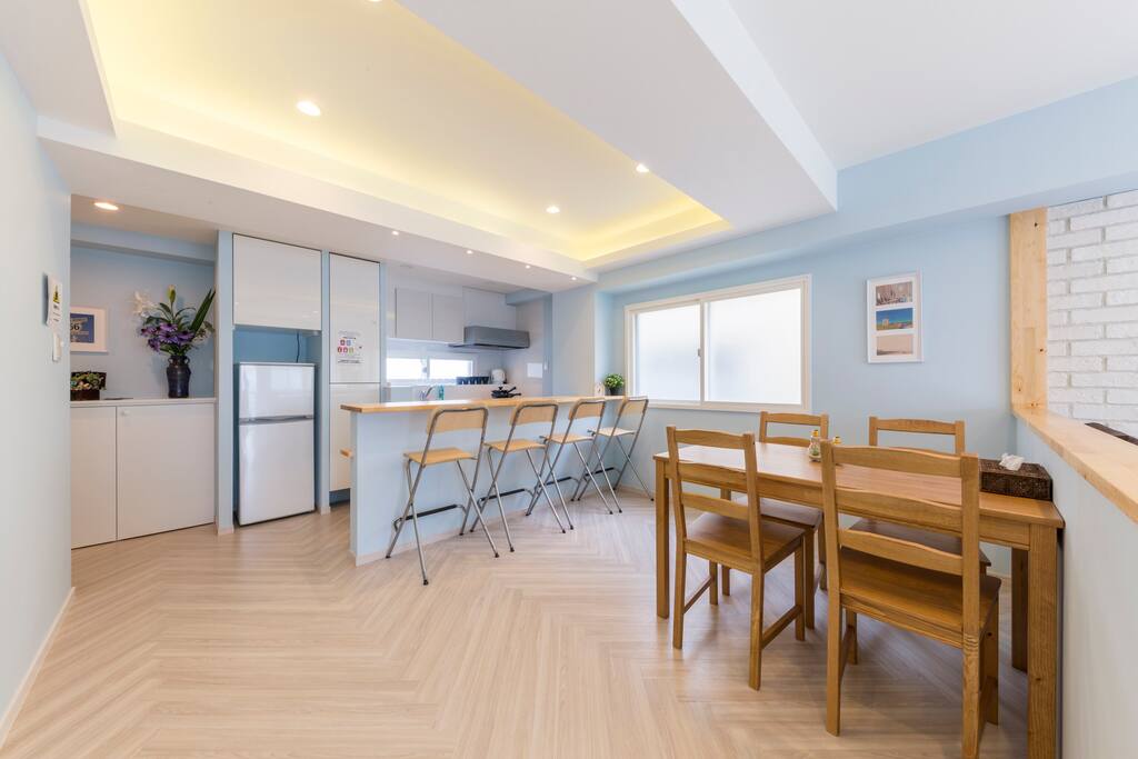 Kitchen Bar Counter with Stools