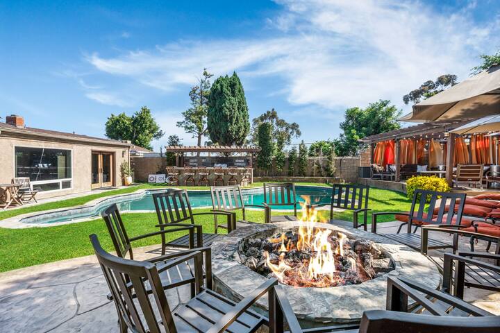 Amazing Outdoor Living/Pool/Hot Tub/Movie Theater gallery image 5