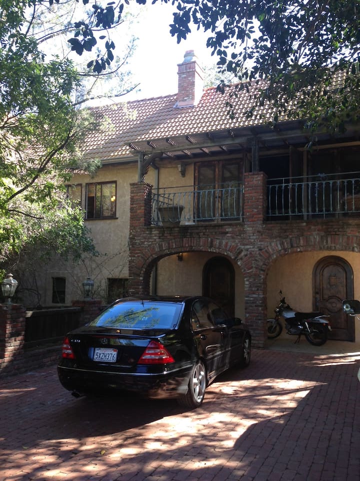 Indulge At Le Country Chateau! - Simi Valley, CA