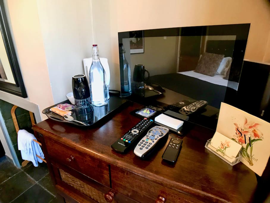 Otter - Downstairs Double TV Amazon/Netflix/Sky Tea/Coffee/Water/Biscuits