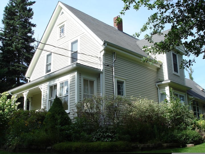 Old Sackville Houses for Rent in Sackville, New Brunswick, Canada