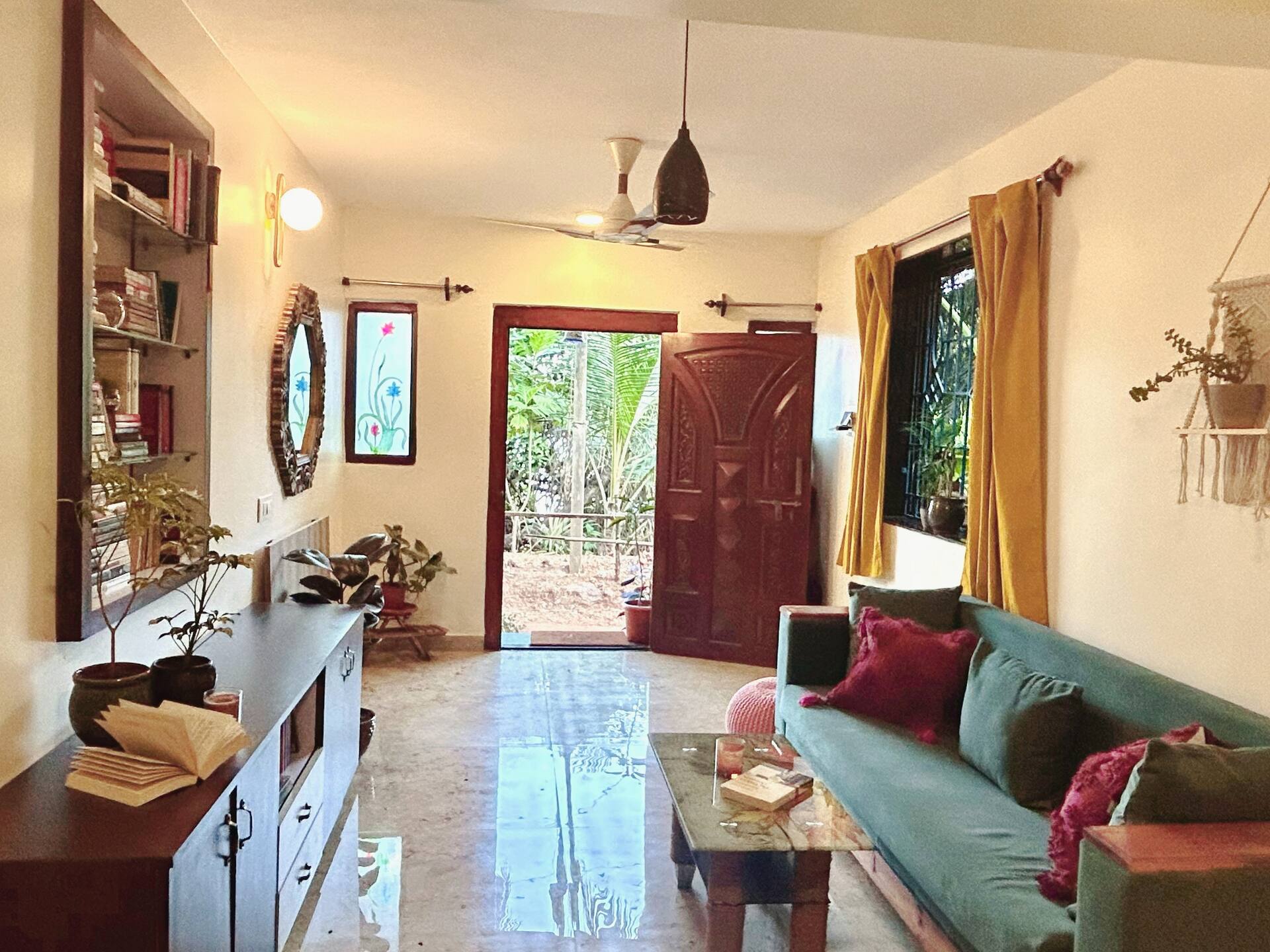Secluded Riverside 1BR · Daily Housekeeping · WFH