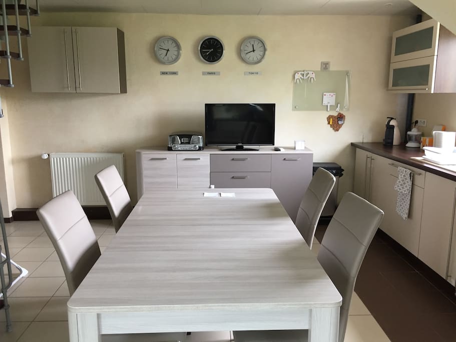 Espace cuisine salle à manger pour 6 personnes