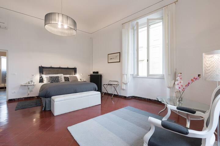 Old Bridge, Historical & Chic apt gallery image 3