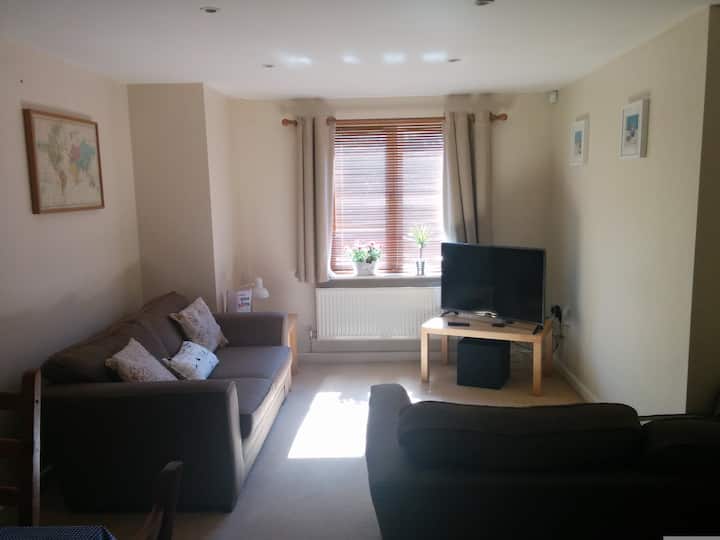 Comfy room 10min walk from city/bay
