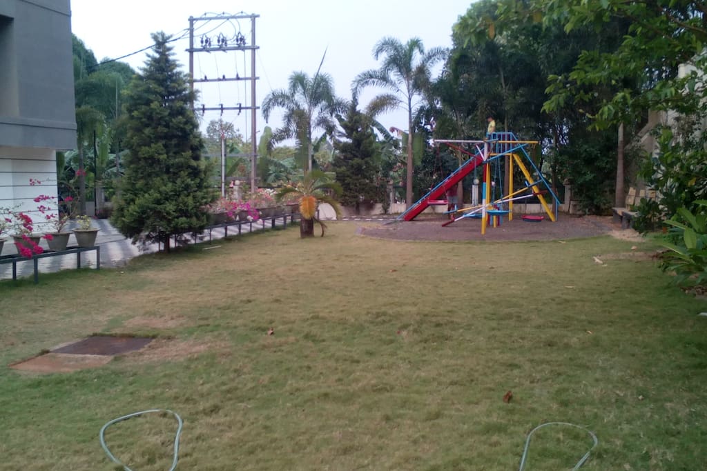 Large lawn n play area