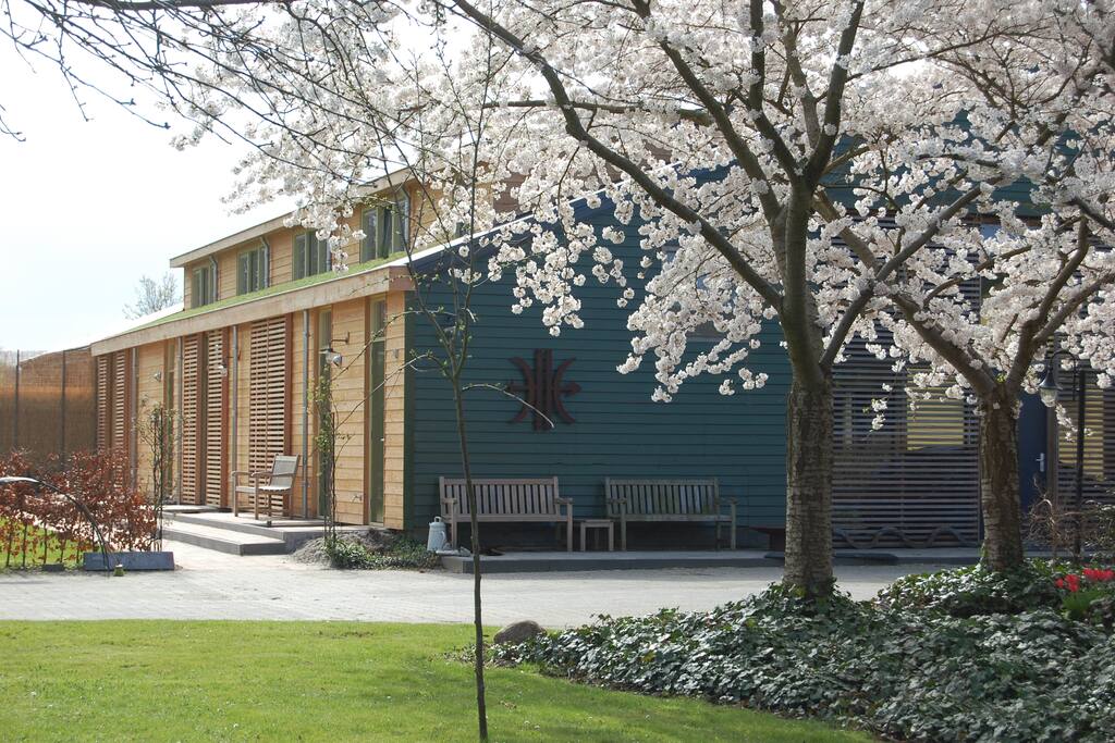 Het logiesgebouw