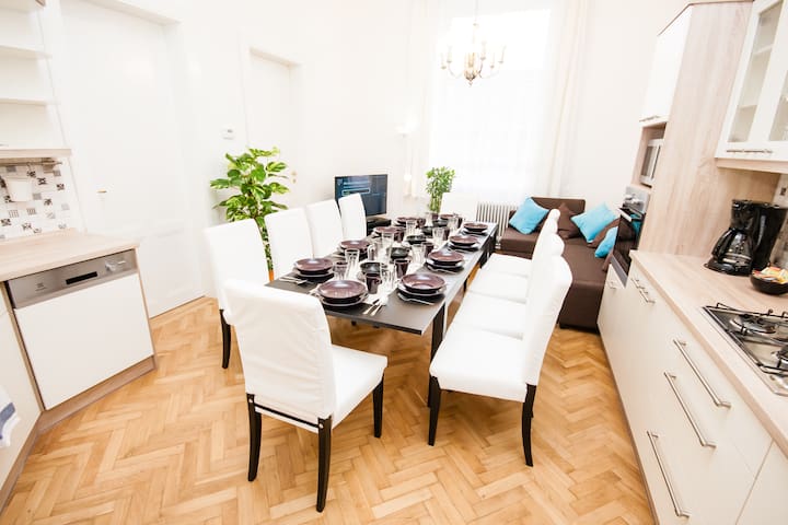 Florentinum Loft 4-Bedrooms (Old Town)