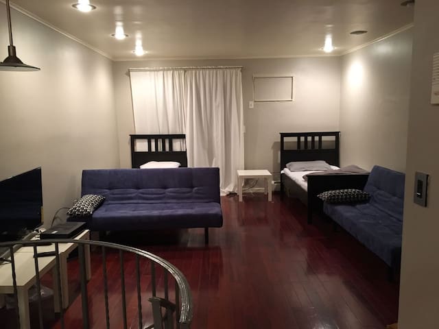 Gorgeous Brand New Entire Apt., 15 min from JFK