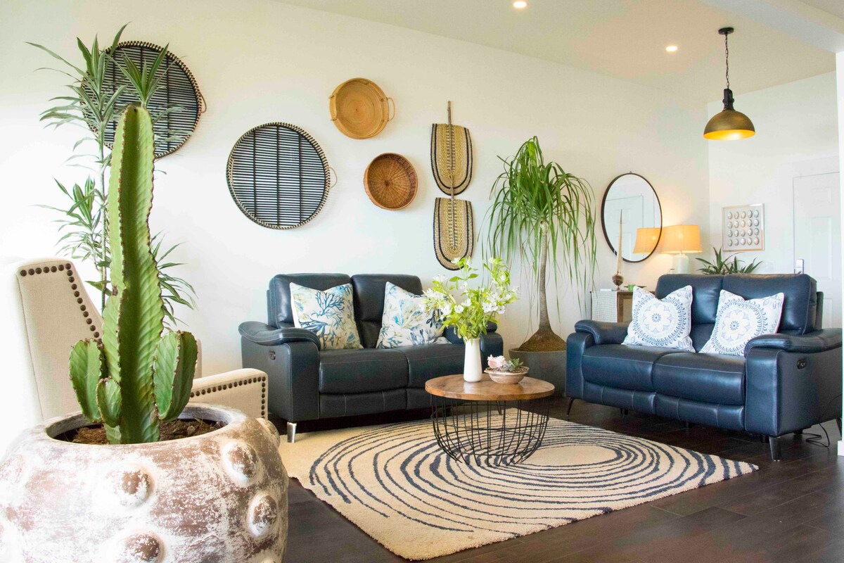 Popular Airbnb listing: CasaAzul – Oceanfront & Jacuzzi in El Sauzal De Rodríguez
