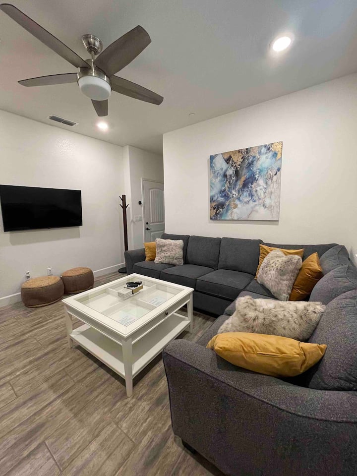 Comfortable Guest Suite, Elk Grove, Non-smoking. - Vineyard, CA
