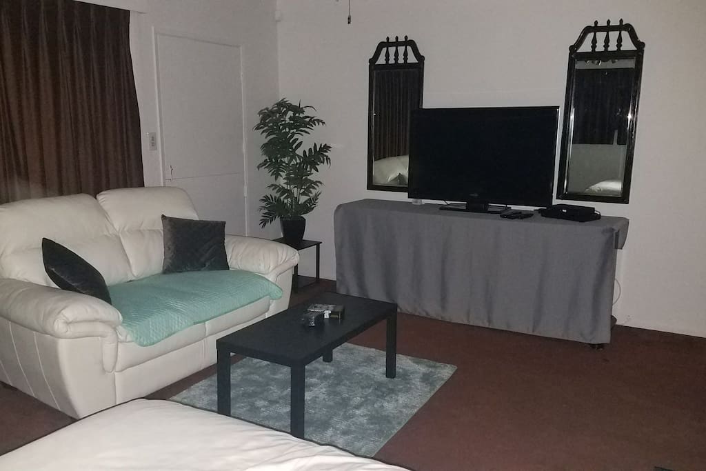 living area: 48in T.V with cable, HBO SHO and more