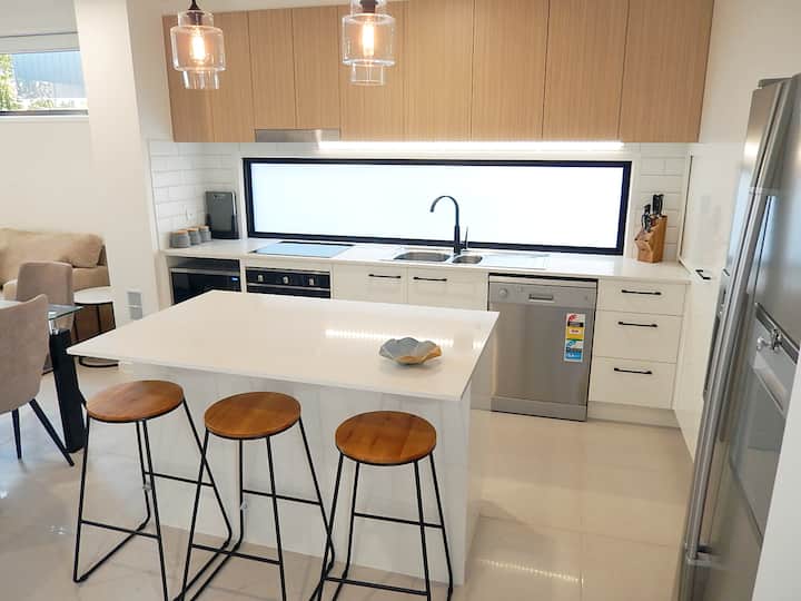 New architect design townhouse heart of Caloundra