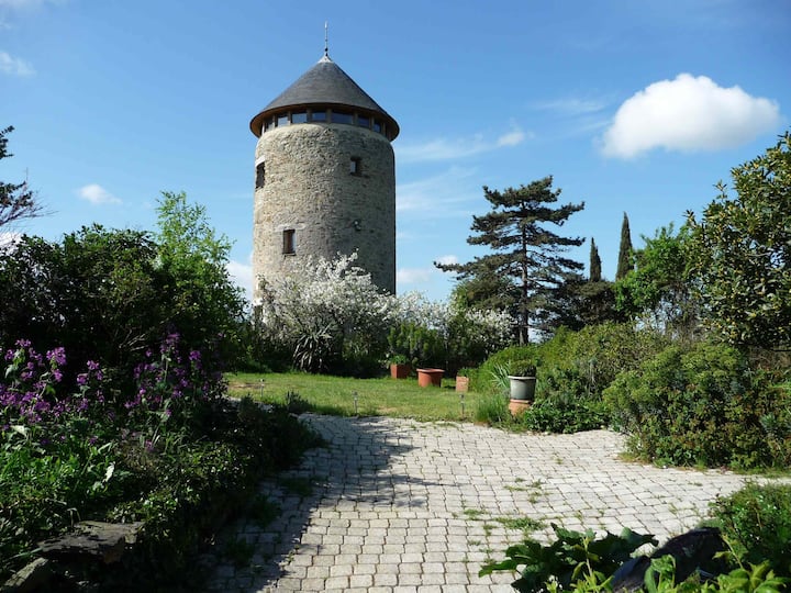 medieval tower, 360° view, unusual, breakfast