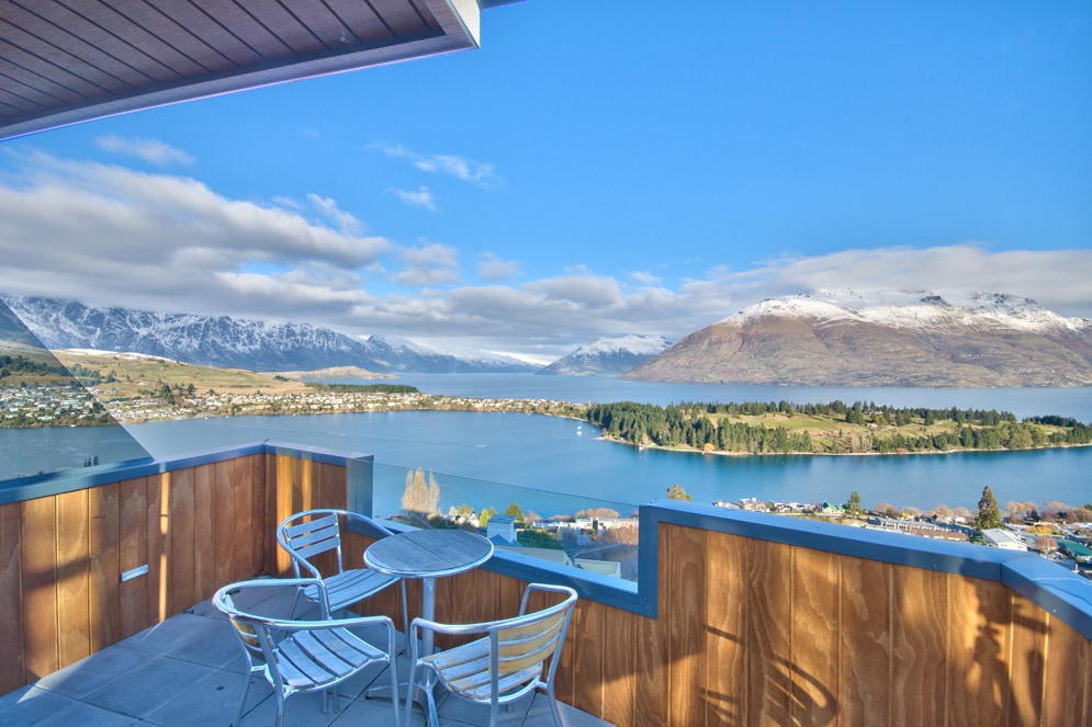 N*引様 House on the Hill S/S Tee ballet 80 Paradise on the Hill - Houses for Rent in Queenstown, Otago, New
