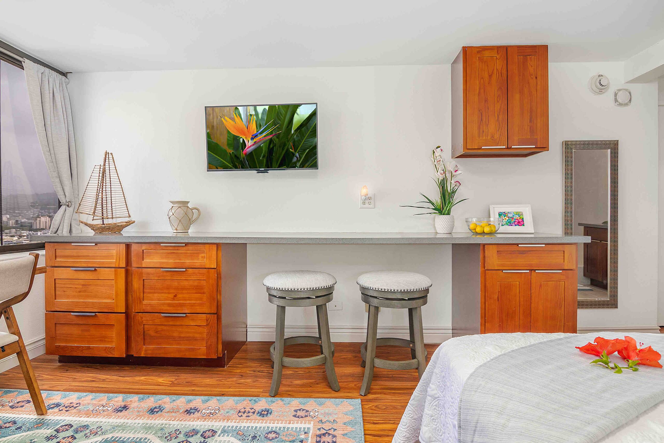 Condo in Honolulu · ★4.72 · Studio · 2 beds · 1 private bath - Image 28