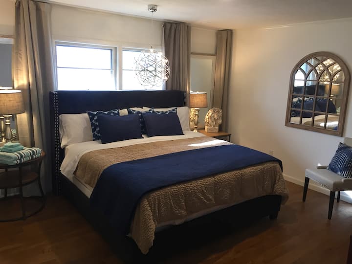 精心设计的休息和放松，在这间温馨舒适的卧室里不可避免，深度睡眠是不可避免的。