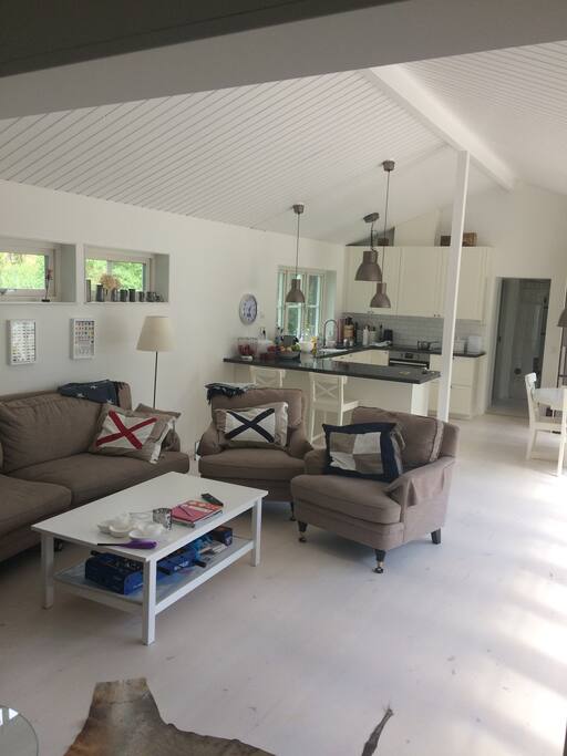 Livingroom kitchen area with seaview