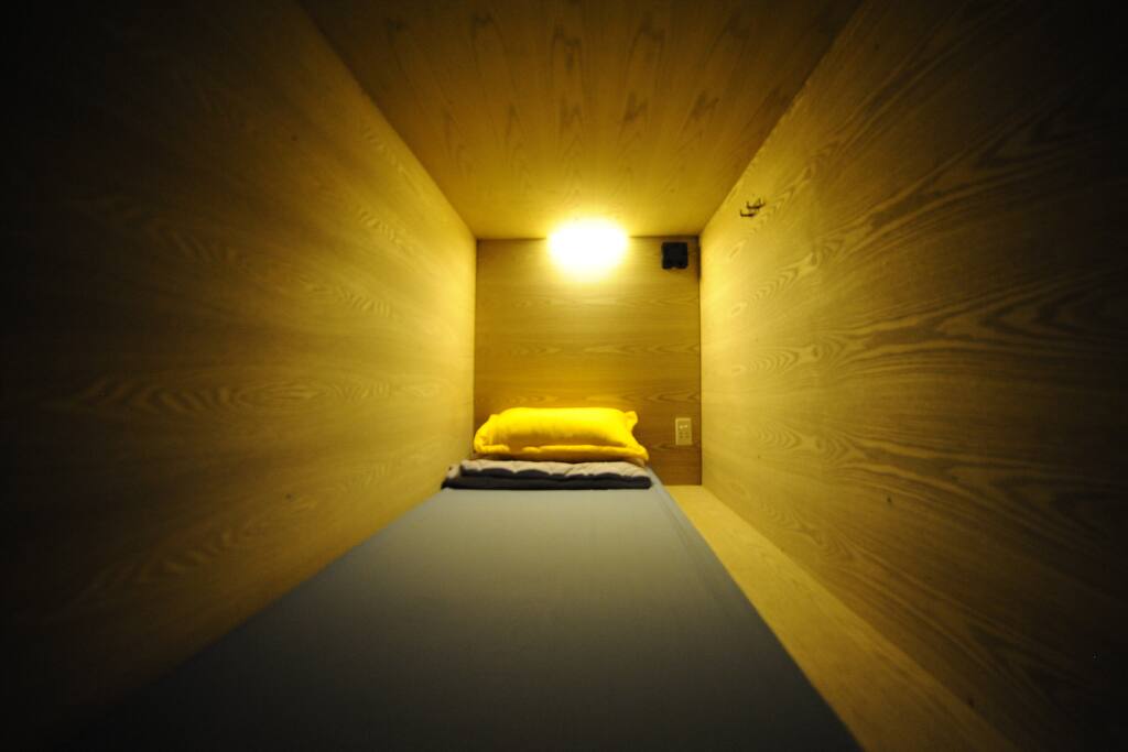 Single capsule room