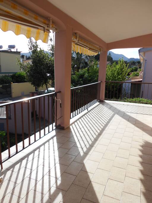 First floor: balcony