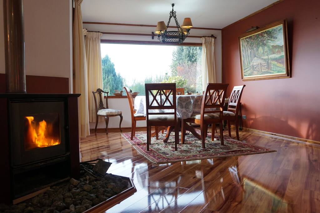 Comedor de Gran vista al Volcán Calbuco y Osorno