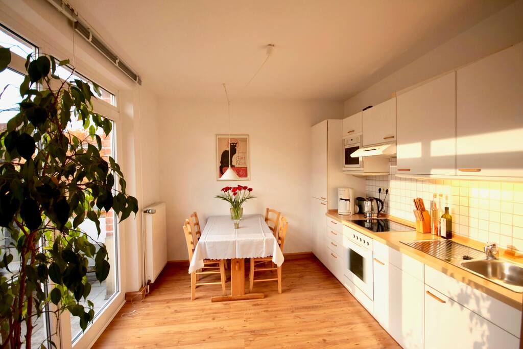 Küche mit Balkon