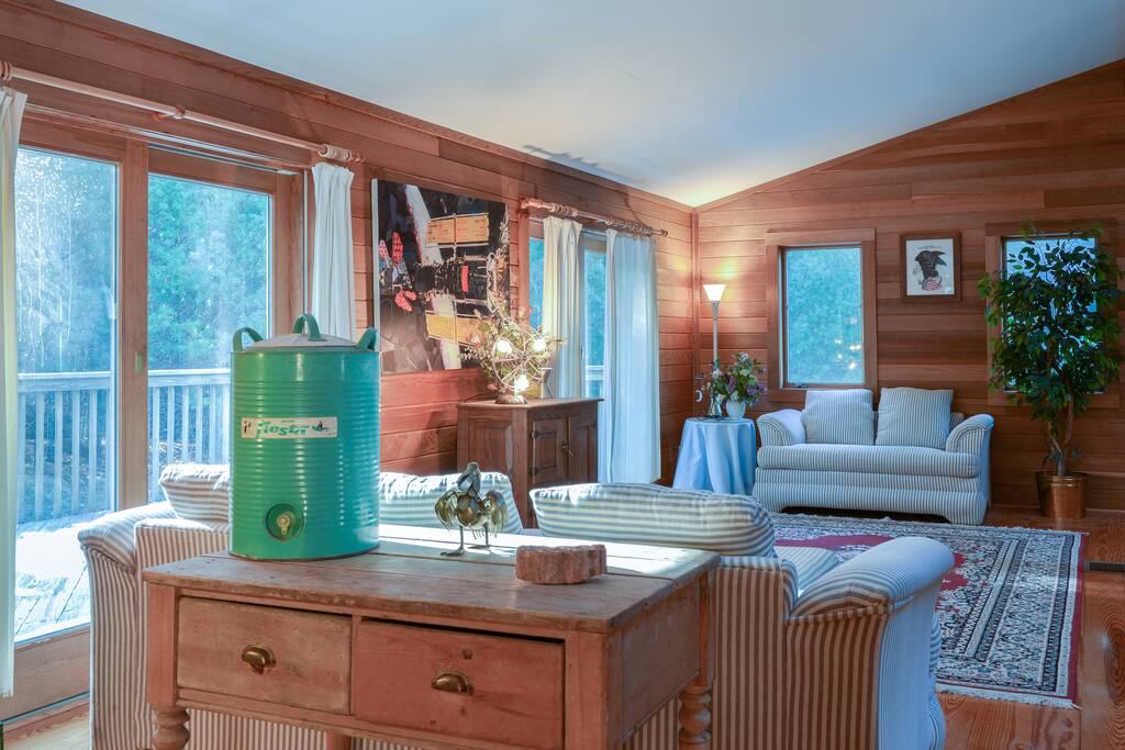 Additional sitting room