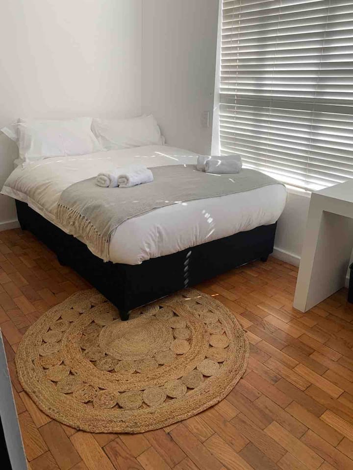 Втора спална соба е удобен двоен кревет со доволно  простор.