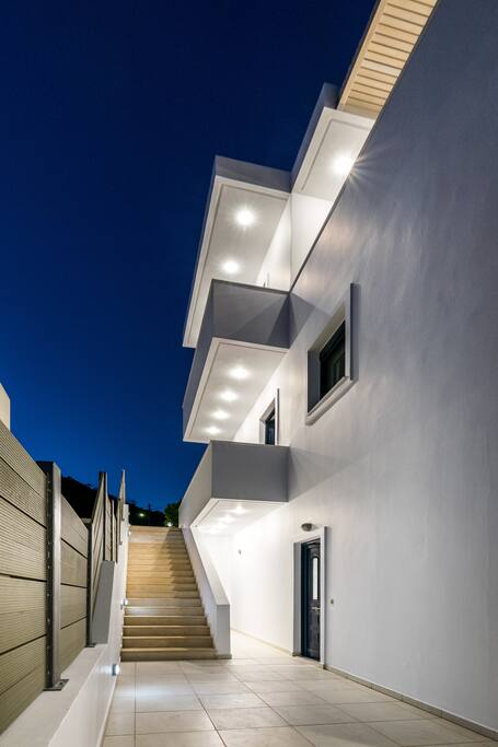 Here, as you can see, by descending the stairs, you will find yourself at the entrance of the house, on the right.