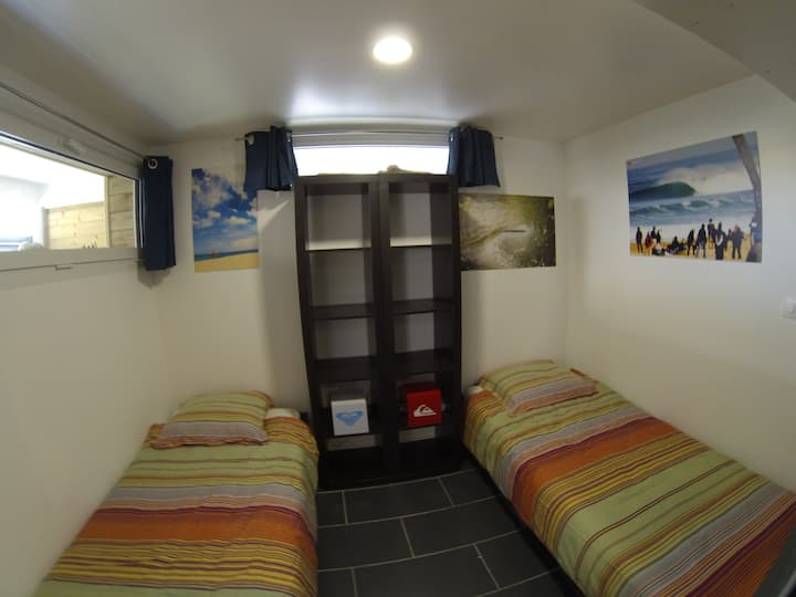 ნომერი 2 ერთადგილიანი საწოლით ან ორადგილიანი საწოლით