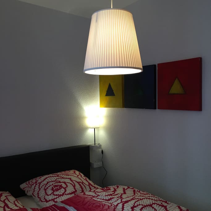 Schlafzimmer / Bedroom mit Boxspringbett