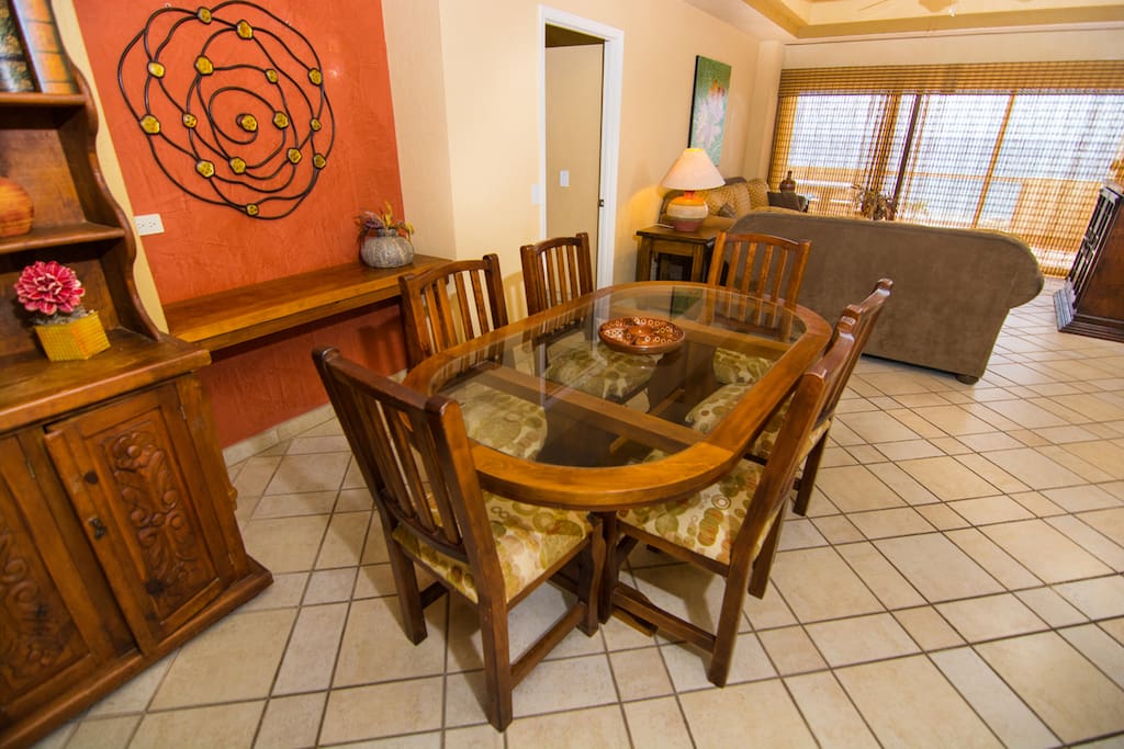 Furniture,Chair,Indoors,Room,Dining Room