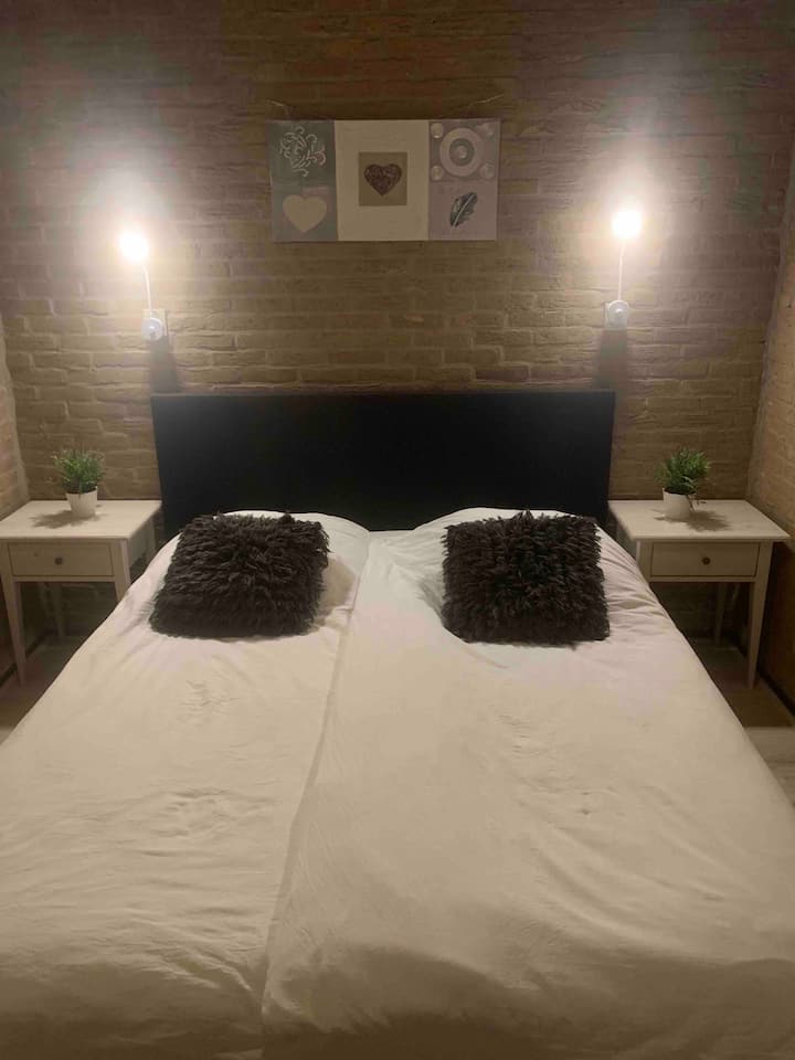 Slaapkamer 1 met 160/200 bed.