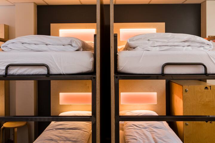 Dorm Bed w/BA. Downtown Eco Hostel. Quiet & Comfy!