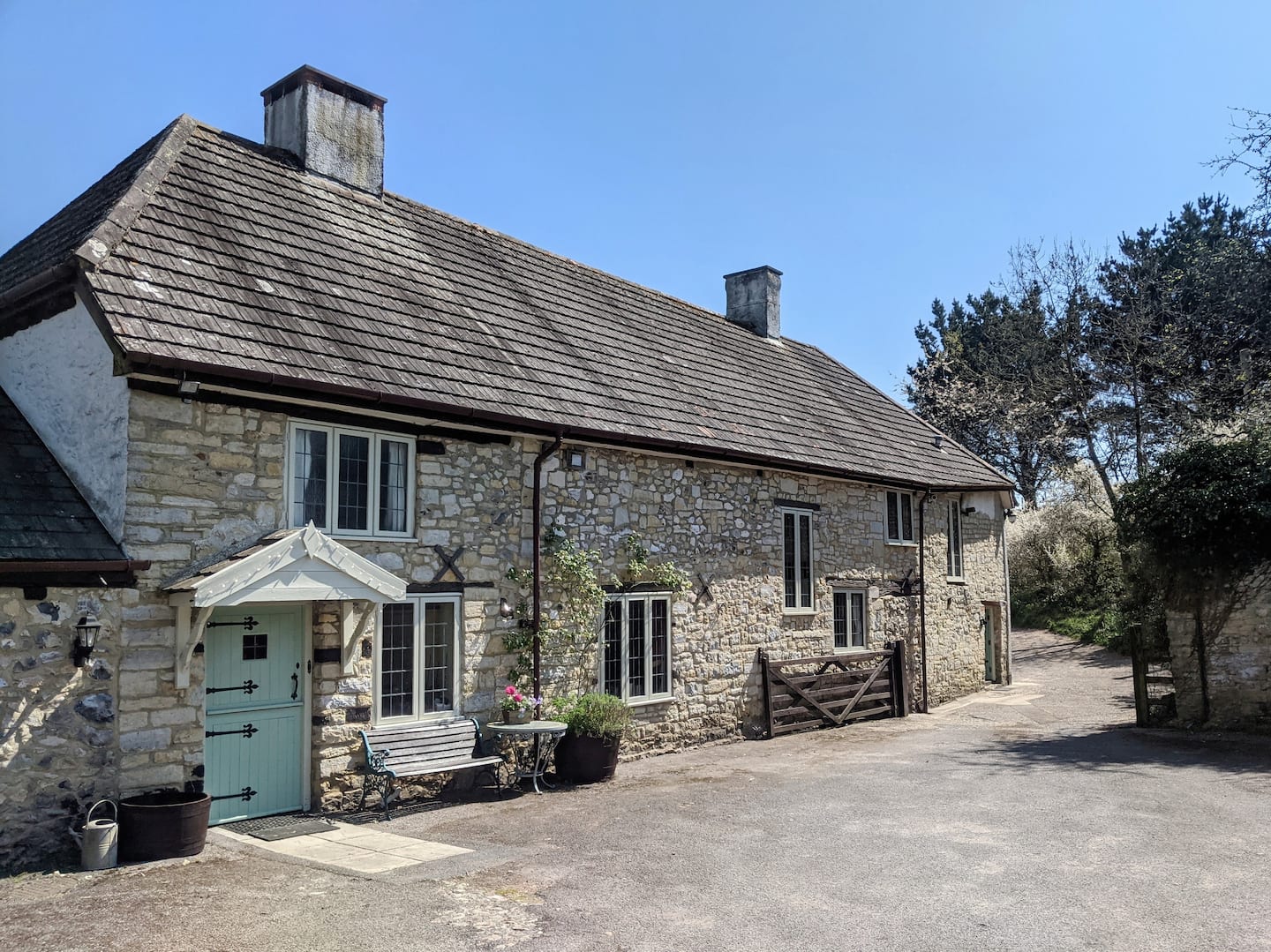 Cosy Family Farmhouse exterior