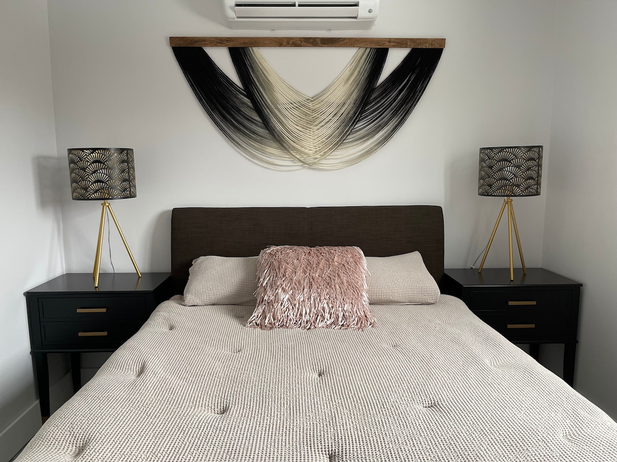 Lukeova jazbina, gdje se dolazi opustiti. Preuredio ga je preokrenuti u ponijeti sobu s bračnim krevetom veličine kraljice od strane svoje sestre. 