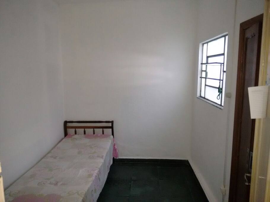 Quartos individuais com segurança e conforto.