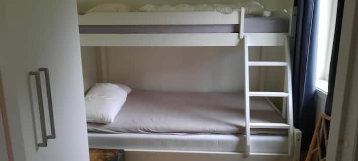 ห้องนอน # 3 เตียงสองชั้น: 120×200 ซม. และ 90×200 ซม.