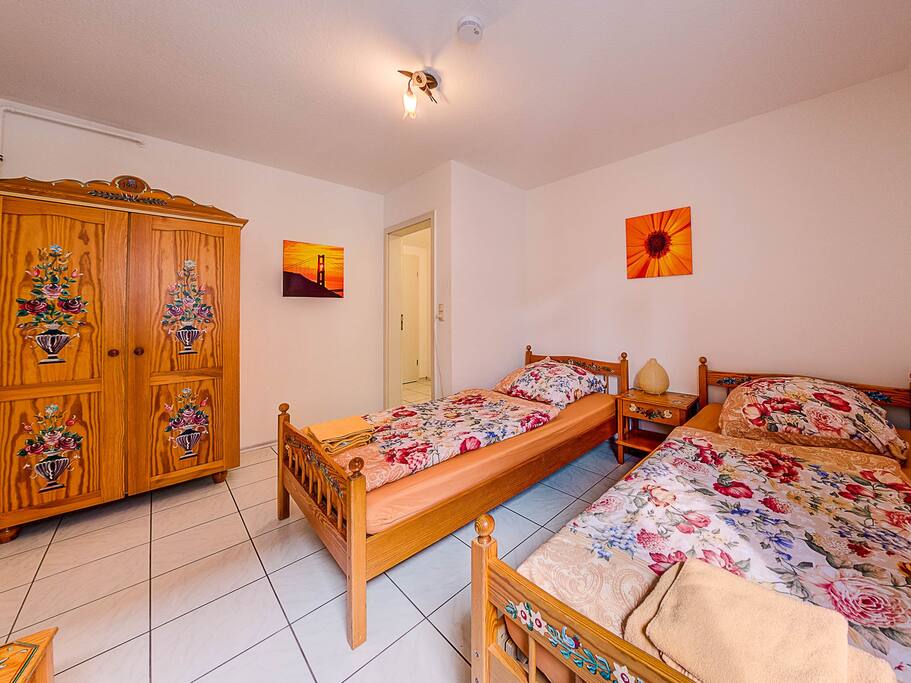 Schlafzimmer mit Einzelbetten