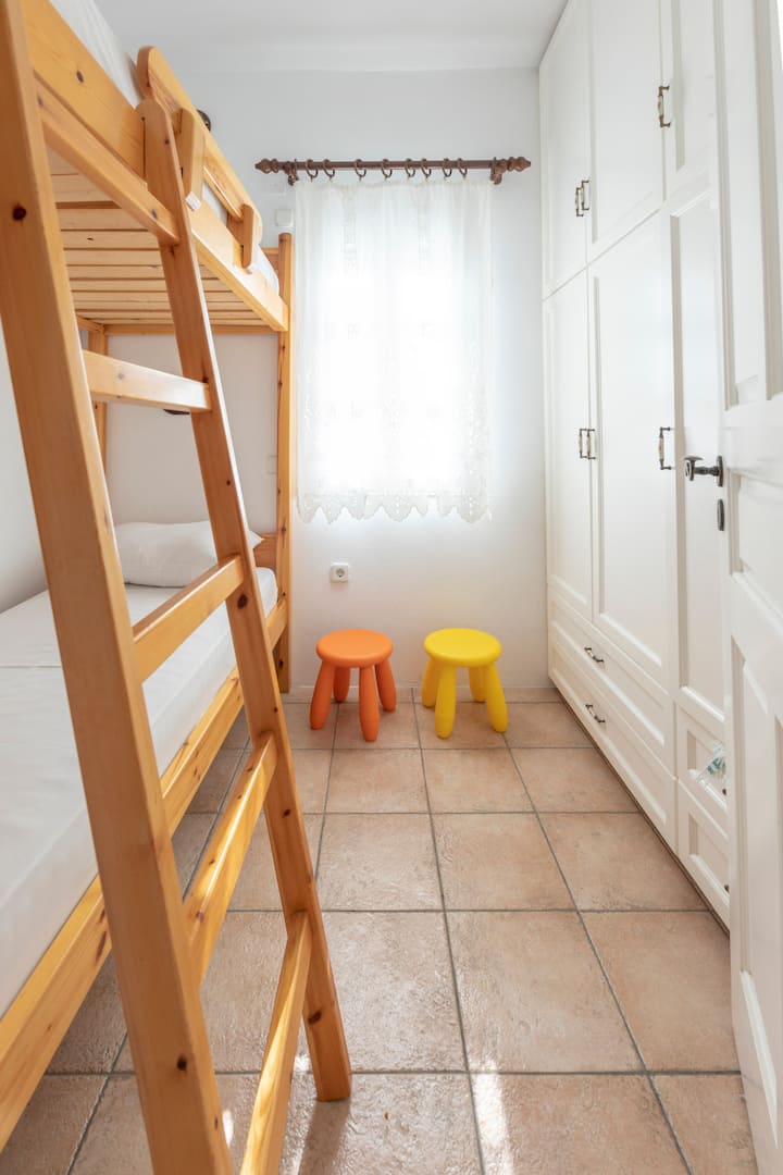 Casa Alena, Piso Livadi Paros: spálňa s poschodovými posteľami