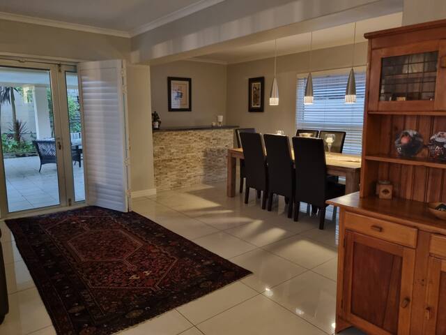 Home away from home in beautiful Bloubergstrand gallery image 2