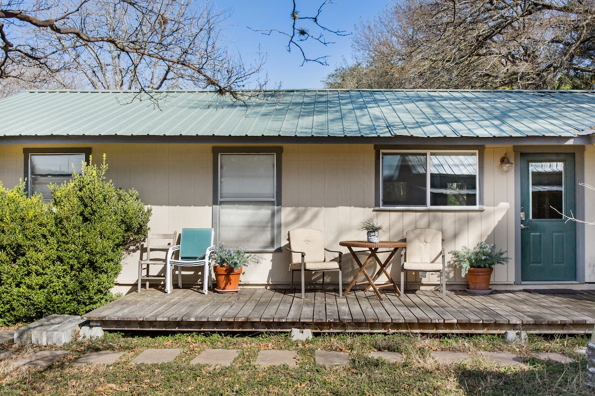 Close in, cozy guesthouse surrounded by nature!
