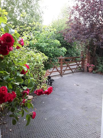 Lovely Double Ensuite: Grade 2 Listed 1760 Chapel.