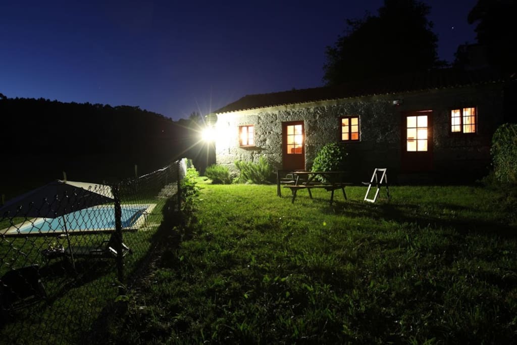 O jardim numa noite de verão